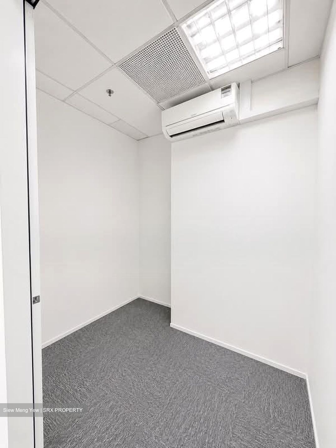 International Plaza (D2), Office #592351521